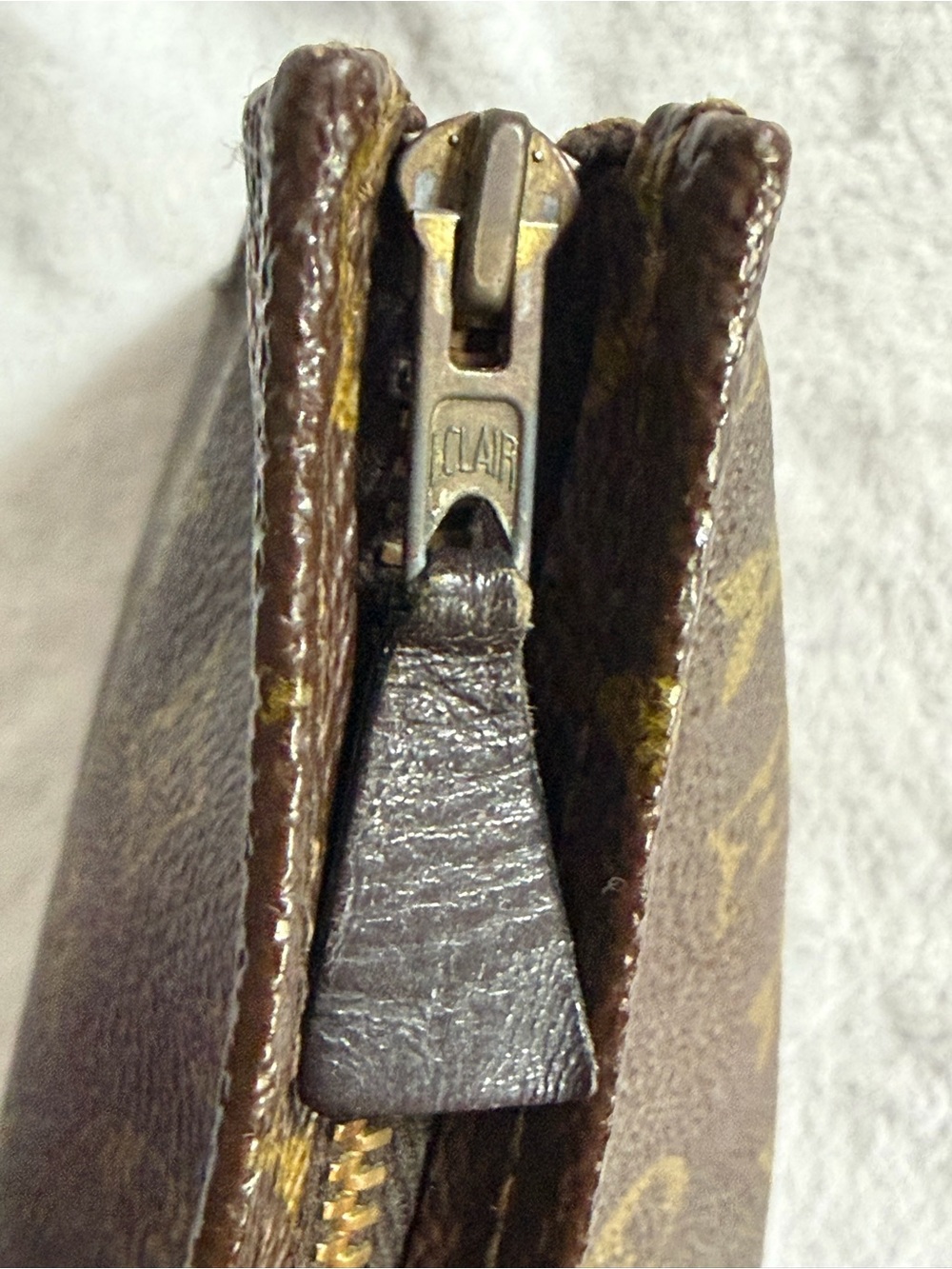 šLouis Vuitton Monogram Canvas Toiletry Pouch 26 - Picture 3 of 14